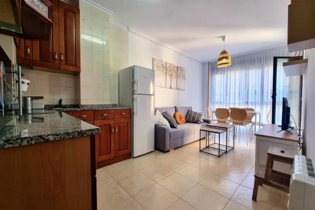 Sala amplia y cocina