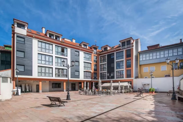 Amplia fachada del edificio