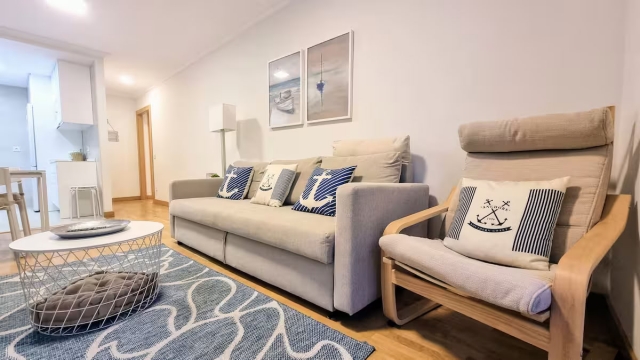 Sala amplia con sillones