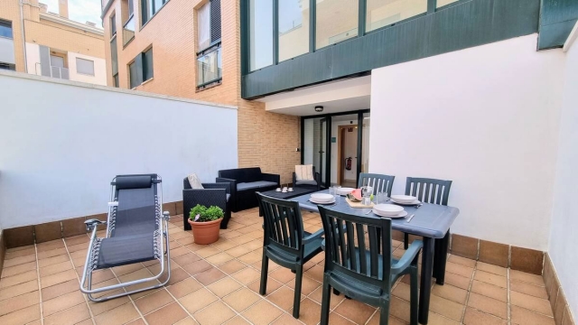 Amplio exterior con terraza