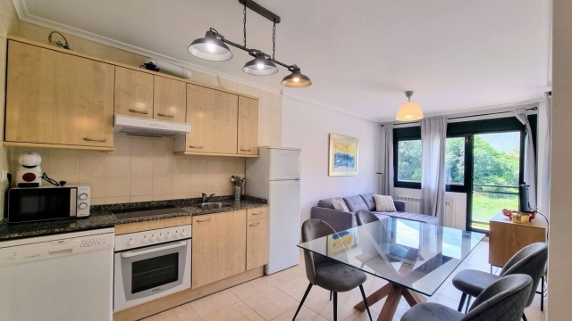 Cocina comedor con mesa