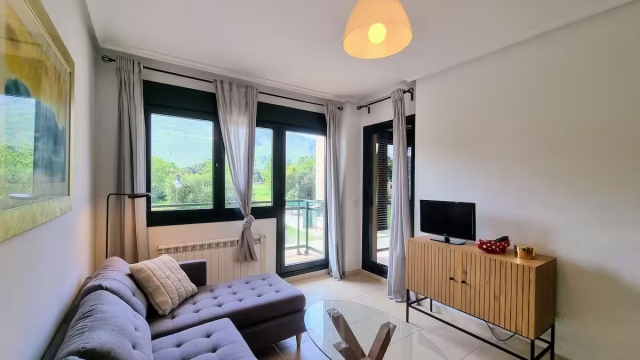 Sala amplia con sillones 