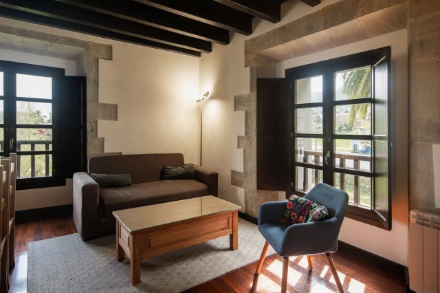 Sala de estar con sofa 