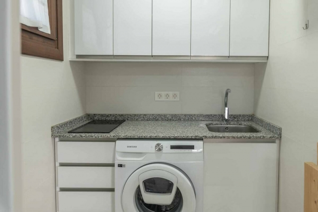 Cocina funcional en blanco