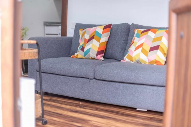 Sala de estar con sofa 