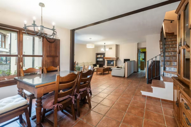 Comedor de la casa junto al salon_resultado.jpg