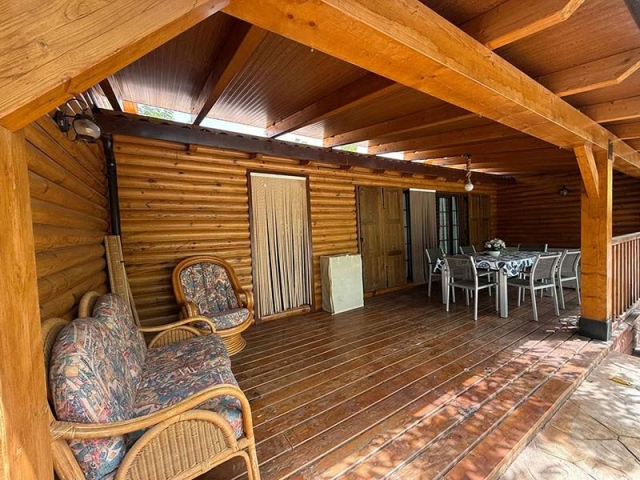 Amplio porche de la casa 