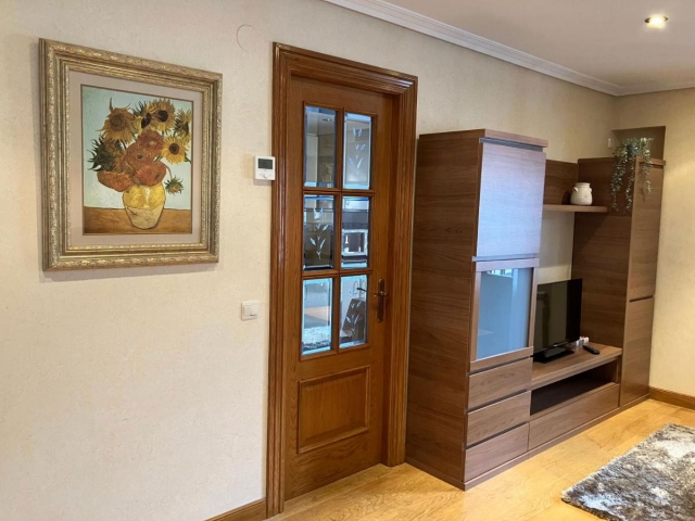 Sala amplia con su mueble