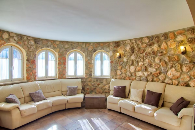 Sala amplia en piedra