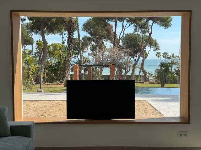 Sala amplia con tele 