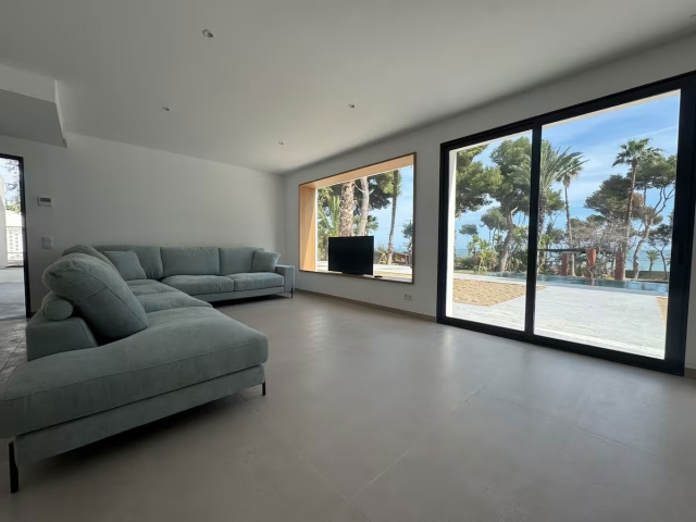 Sala amplia con vistas