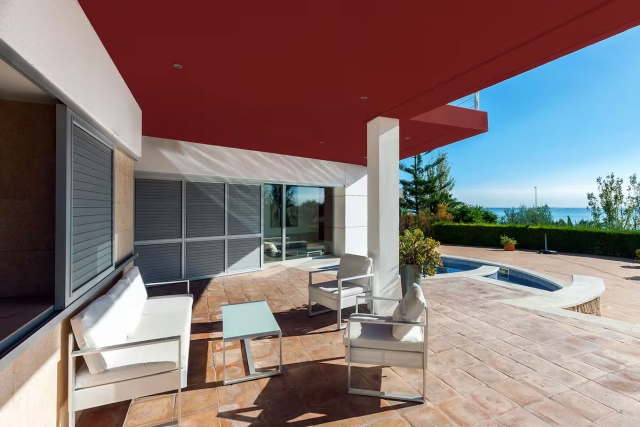 Amplio porche de la casa