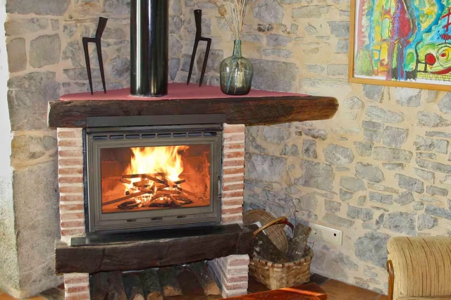 Sala con su chimenea