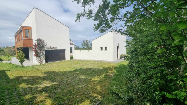 Amplio jardin de la casa