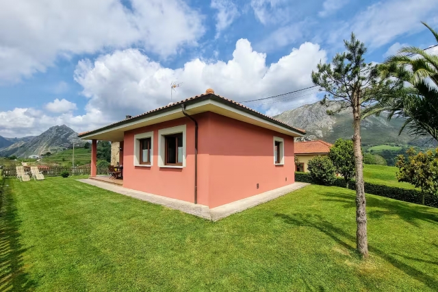 Amplios jardines de la casa