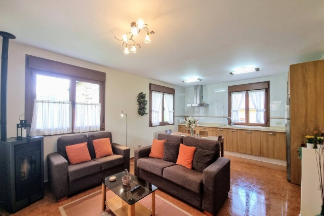 Sala amplia con cocina 