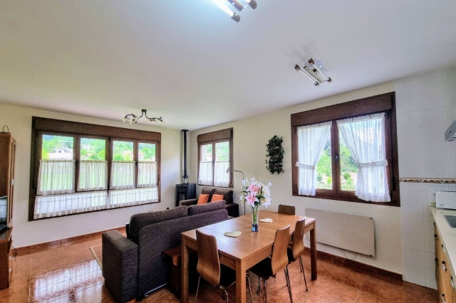 Sala amplia desde la cocina