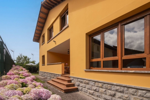 Amplio exterior y plantas