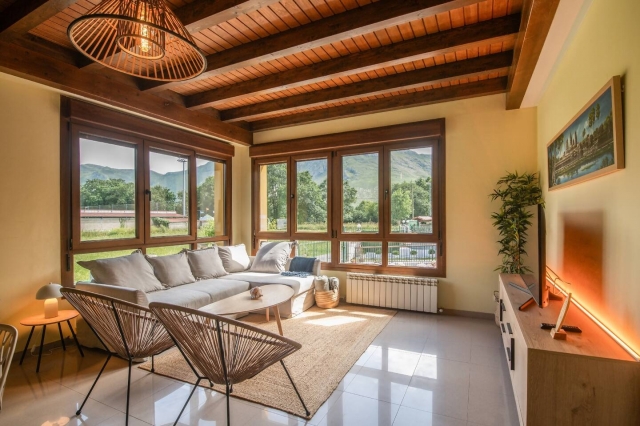 Sala amplia con vistas