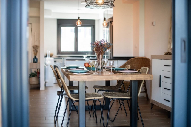 Sala de estar y mesa 