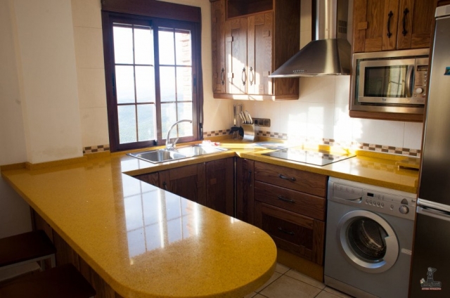 2 Cocina amplia con barra