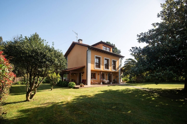 Amplio exterior de la casa