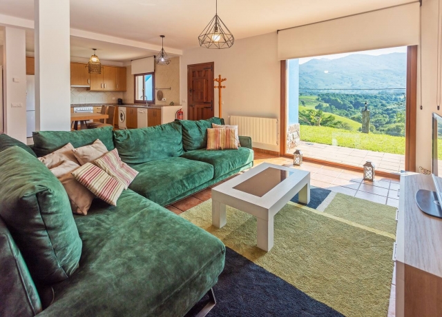 Sala amplia con sillones 