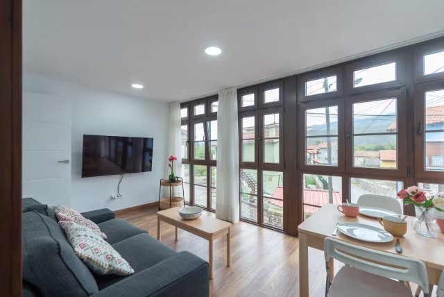 Sala amplia con tele 