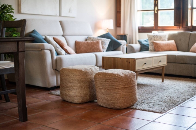 Sala amplia con sillones