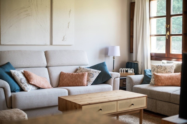 Sala de estar con sillones 