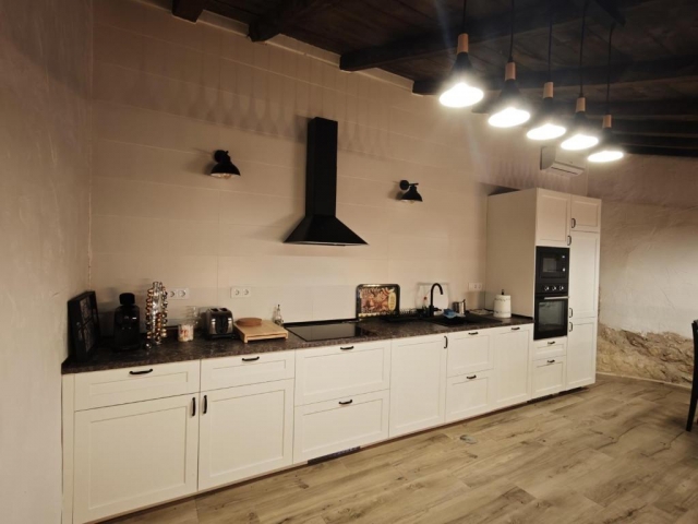 Cocina amplia y encimera