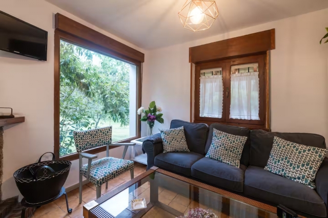 Sala amplia con sillones