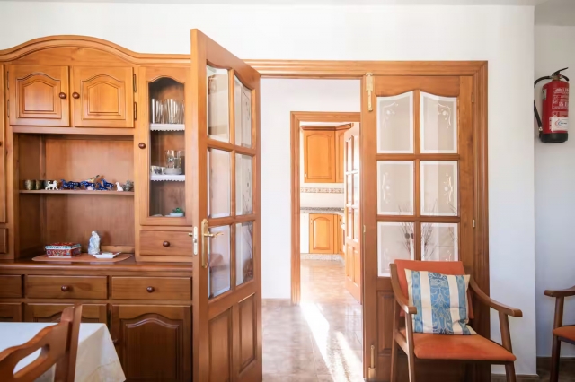 Sala de estar con muebles