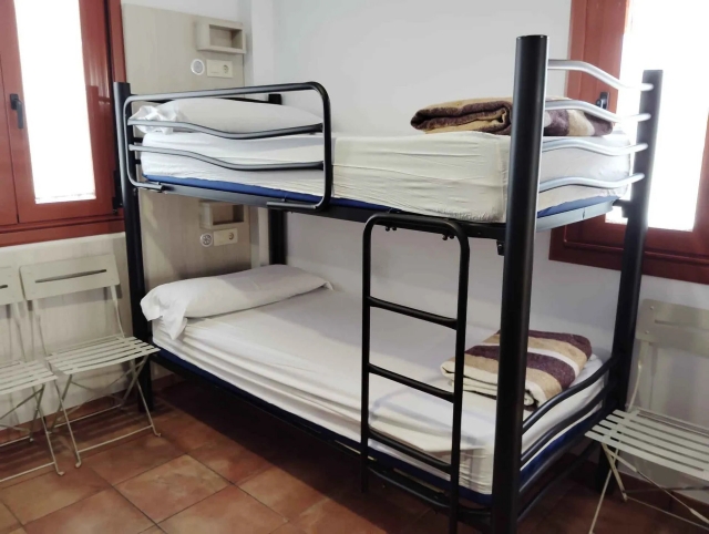 Dormitorio con literas