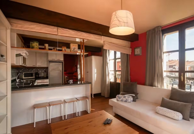 Sala amplia con cocina 