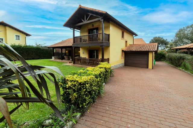 Amplia casa con fachada