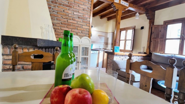 Sala de estar con mesa