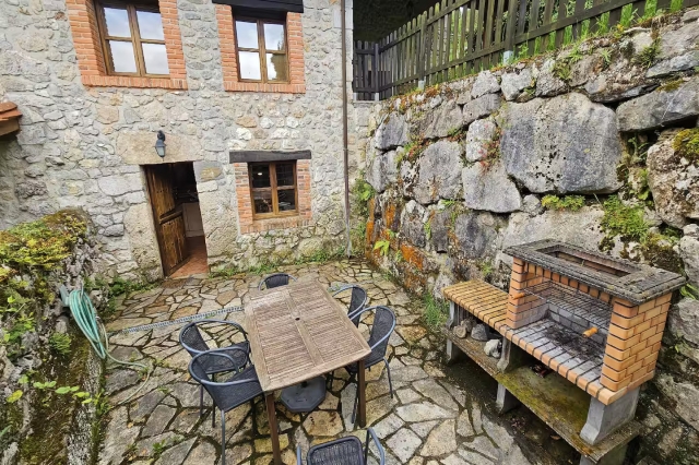 Amplio exterior con barbacoA