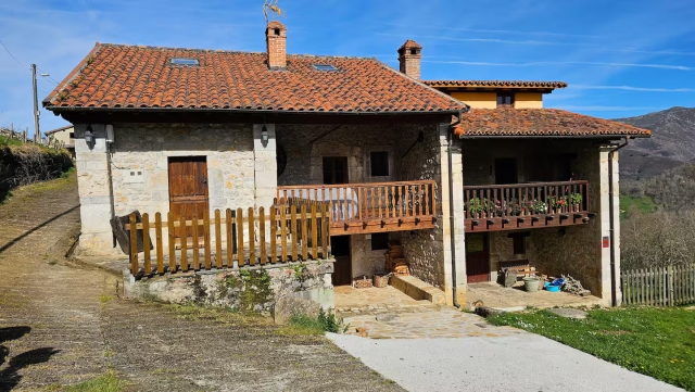 Amplio exterior de la casa