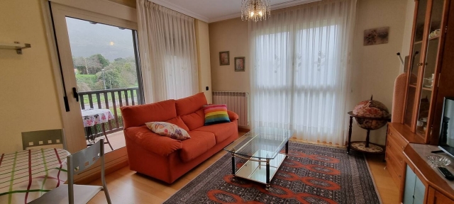 Sala amplia con sillones