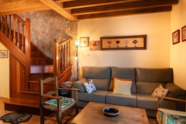 Sala amplia con sofa 