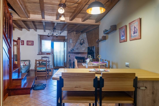 Sala con su chimenea