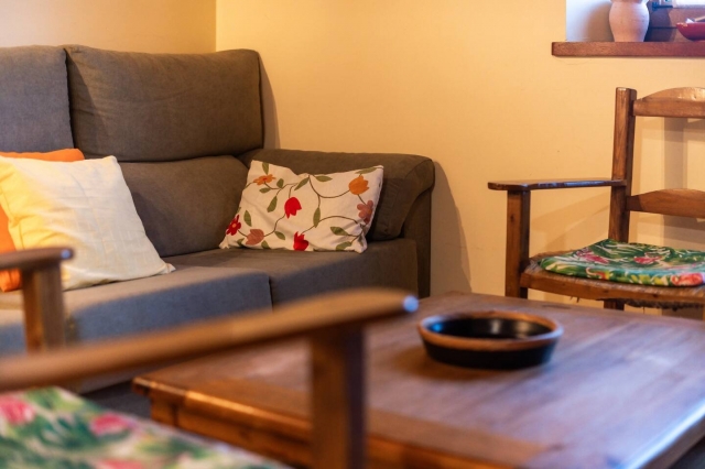 Sala de estar con sofa 