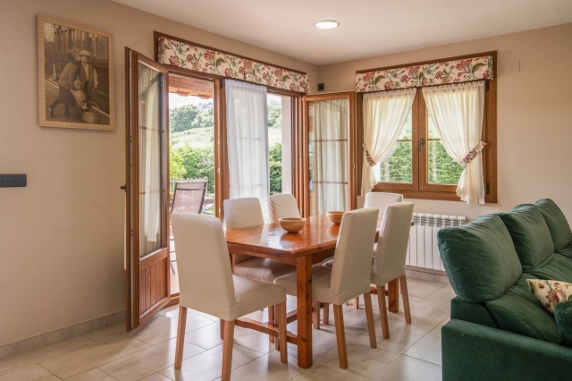 Sala amplia con salida 