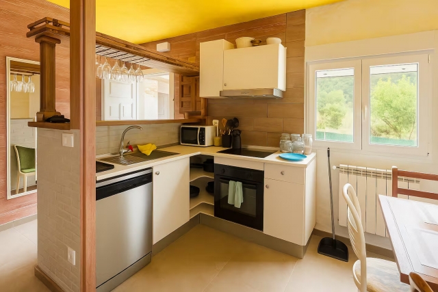 Cocina amplia con ventana