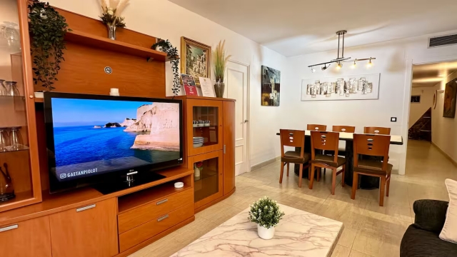 Sala amplia con tele 