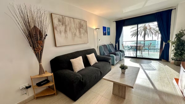 Sala amplia y sillones 