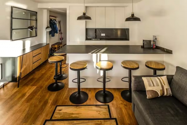 Cocina amplia junto a la sala