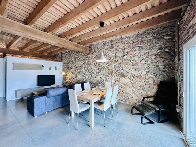 Sala amplia con tele