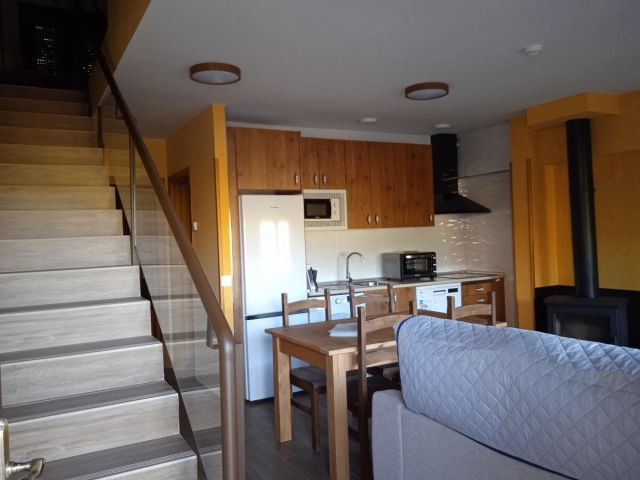 2 Cocina comedor y escalera